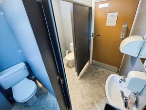 Ladies WC- click for photo gallery